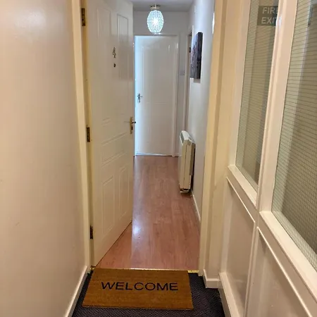 Apartment Lovely 2 Dbl Bed Near Heaton Park And North Hospital With Parking