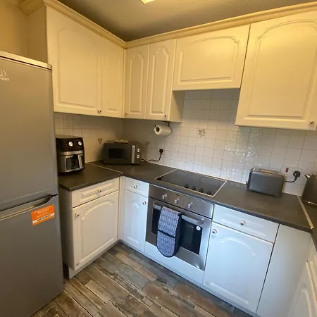 Lovely 2 Dbl Bed Near Heaton Park And North Hospital With Parking Apartment Manchester