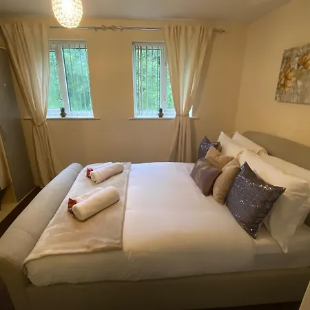 Apartment Lovely 2 Dbl Bed Near Heaton Park And North Hospital With Parking