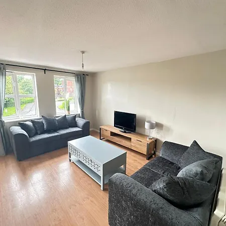 Lovely 2 Dbl Bed Near Heaton Park And North Hospital With Parking *