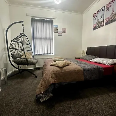 Lovely + Free Parking Holiday home Manchester