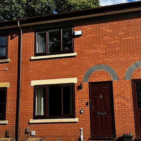 Holiday home 2Br House - Short Lets & Serviced Accommodation Manchester Ideal For Contractors With Free Parking