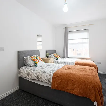 2 Bed Flat Near City Centre *