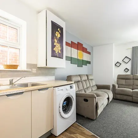 Apartmán 2 Bed Flat Near City Centre