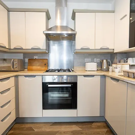 2 Bed Flat Near City Centre Apartmán *