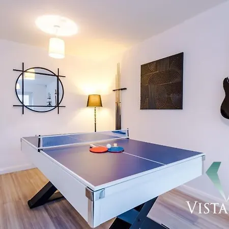 Casa de Férias 3bdr House By Vista Short Lets & Serviced With Pool Table And Driveway Parking