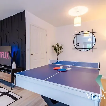 Modern 3 Bed House In With Pool Table And Driveway Parking By Vista Short Lets * マンチェスター