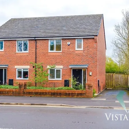 Modern 3 Bed House In With Pool Table And Driveway Parking By Vista Short Lets 別荘 *
