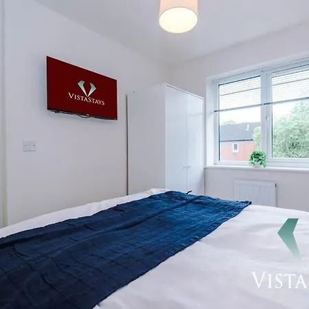 3bdr House By Vista Short Lets & Serviced With Pool Table And Driveway Parking Manchester