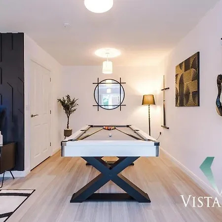 펜션 Modern 3 Bed House In With Pool Table And Driveway Parking By Vista Short Lets