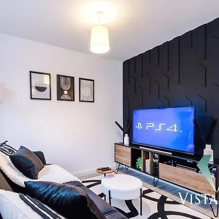 Modern 3 Bed House In With Pool Table And Driveway Parking By Vista Short Lets 別荘 *