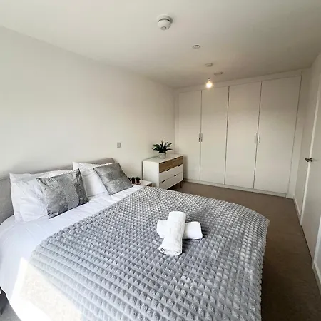 Lovely 2 Bedroom Appartement *