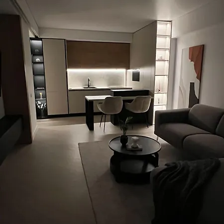 Chic One-bedroom Urban Retreat In Salford Apartment