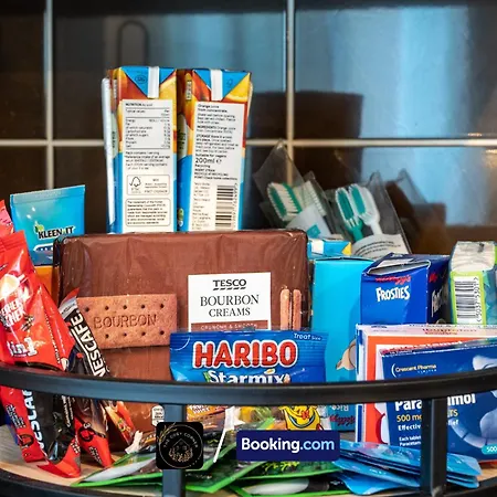 Cosy 4-bed House, Garden, Free Parking & Wifi マンチェスター