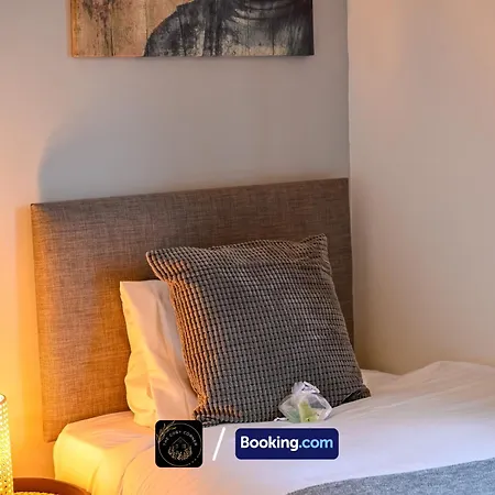 Cosy 4-Bed House L Garden L Free Parking L Wifi L Specious L Hosted By The Cosy Corner Nationwide *