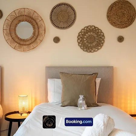 Cosy 4-bed House, Garden, Free Parking & Wifi * マンチェスター