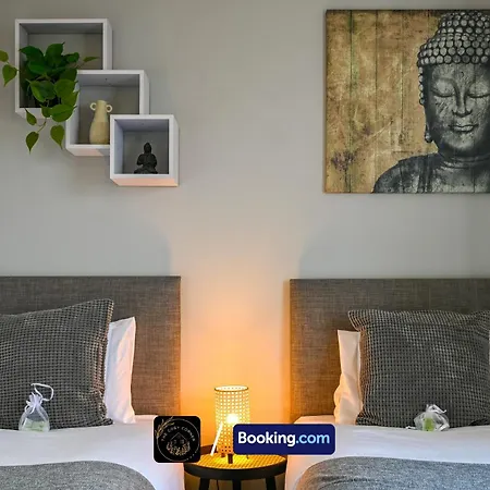 Cosy 4-bed House, Garden, Free Parking & Wifi Μάντσεστερ