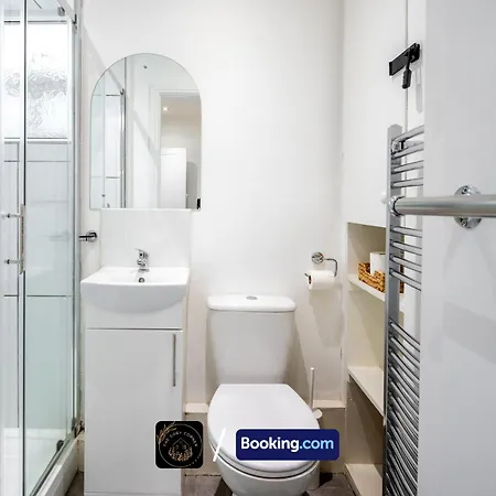 Cosy Corner: 3-bedroom House With Garden And Free Parking * Manchester