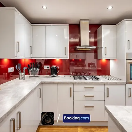 Apartament Cosy 3-bed House L Garden L Free Parking L Stretford L Sleeps 7 L Book Today With The Cosy Corner Nationwide