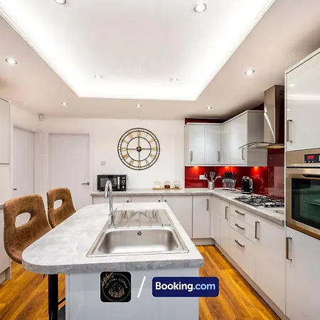 Cosy Corner: 3-bedroom House With Garden And Free Parking Apartment *