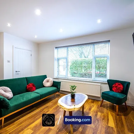 דירה Cosy 3-bed House L Garden L Free Parking L Stretford L Sleeps 7 L Book Today With The Cosy Corner Nationwide מנצ'סטר