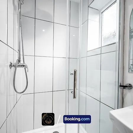 Cosy Corner: 3-bedroom House With Garden And Free Parking * Manchester