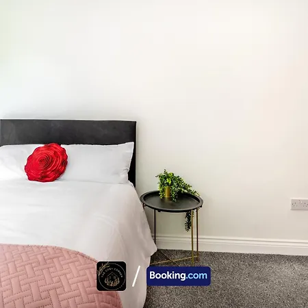 Cosy Corner: 3-bedroom House With Garden And Free Parking * Manchester