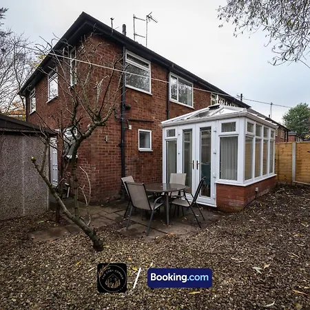 Cosy 3-bed House L Garden L Free Parking L Stretford L Sleeps 7 L Book Today With The Cosy Corner Nationwide