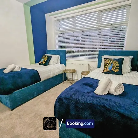 דירה Modern 4-bed House, Free Parking & Wifi In Swinton מנצ'סטר