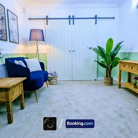 דירה Modern 4-bed House, Free Parking & Wifi In Swinton