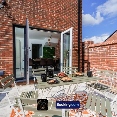 3-bed House, Free Parking & Wifi *