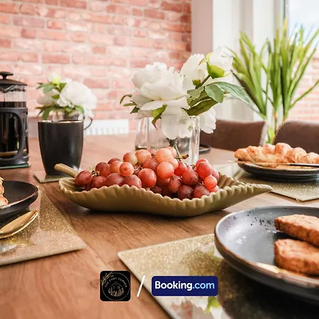 3-bed House L Free Parking L Wifi L Your Away From Hosted By The Cosy Corner Nationwide Apartment
