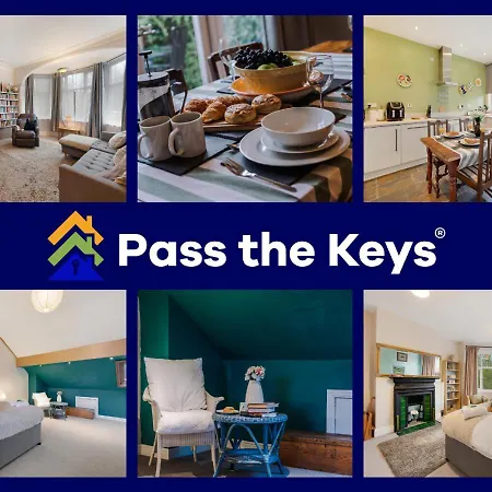 Pass The Keys Spacious 5-bedroom House In The Charming Suburb Of Fallowfield 펜션