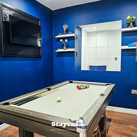 Tatil Evi Modern & Spacious 5-bedroom House With Game