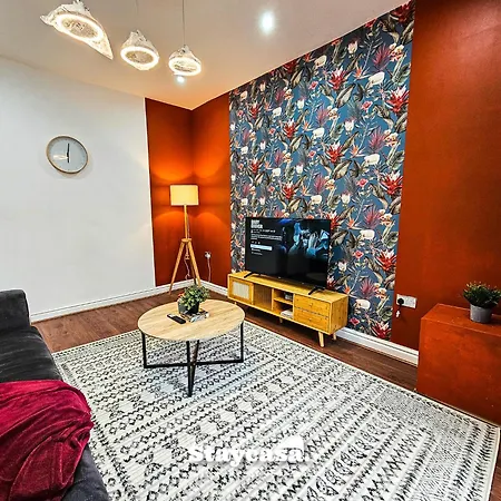 Tatil Evi Modern & Spacious 5-bedroom House With Game Manchester