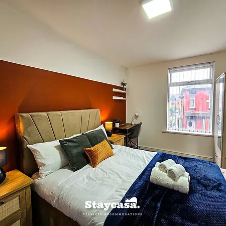 Modern & Spacious 5-bedroom House With Game Manchester