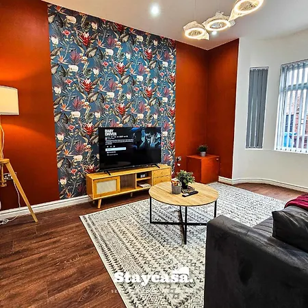Modern & Spacious 5-bedroom House With Game