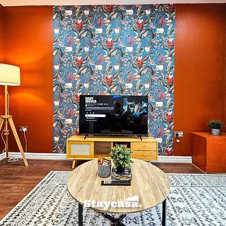 Modern & Spacious 5-bedroom House With Game Tatil Evi Manchester