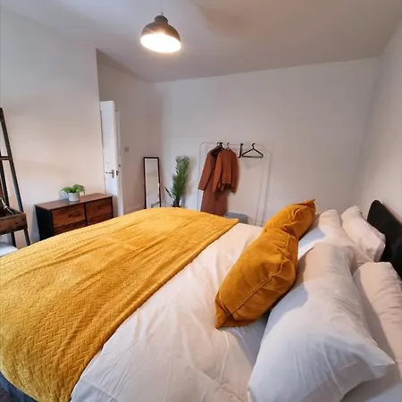 Holiday home House With 3 Bedroom And 2 Parking Bays - Airport 6 Min Walk Manchester