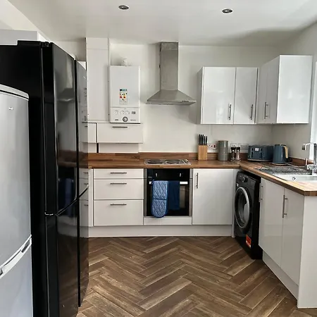 Daisybank Co-living - Private Self-cater بيت للعطل مانشستر