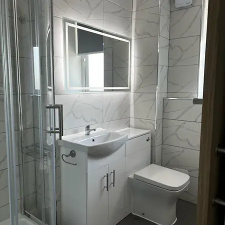 - 1 Bedroom - Sleeps 3 - Free Parking * 맨체스터