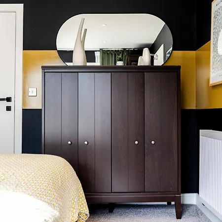 Quayside Escape-ensuite Tranquil Within An Intimate Shared With Free Parking
