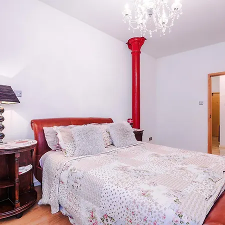 Central Northern Quarter Two Bedroom Apartment Manchester