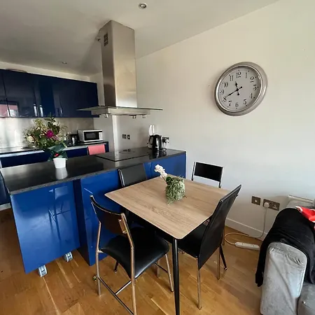 Cosy Central 2 Bed Appartement *
