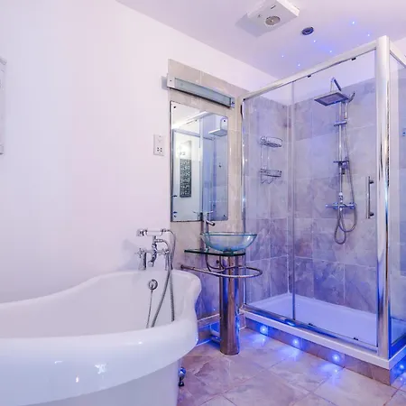 Central Northern Quarter Two Bedroom アパート *