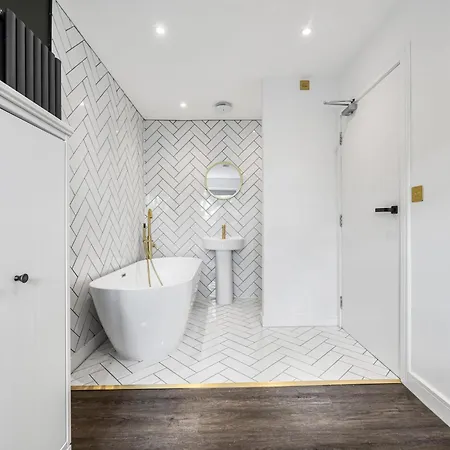 Quayside Escape- Tranquil Double In Shared With Private Free Standing Bath And Free Parking Holiday home