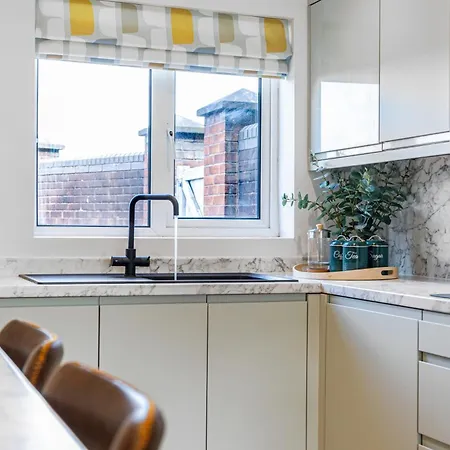 Quayside Escape- Tranquil Double In Shared With Private Free Standing Bath And Free Parking Holiday home