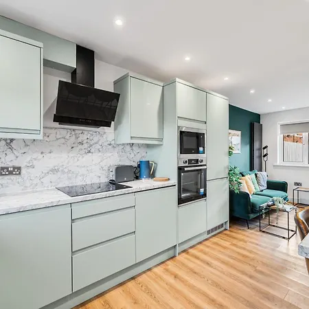 Holiday home Quayside Escape- Tranquil Double In Shared With Private Free Standing Bath And Free Parking