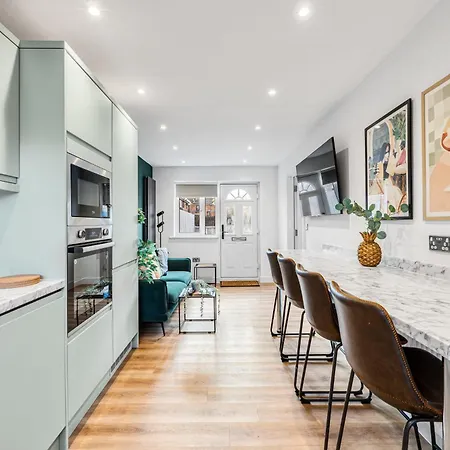 Quayside Escape- Tranquil Double In Shared With Private Free Standing Bath And Free Parking Manchester