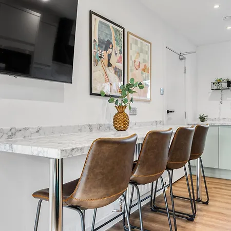 Quayside Escape- Tranquil Double In Shared With Private Free Standing Bath And Free Parking * Manchester